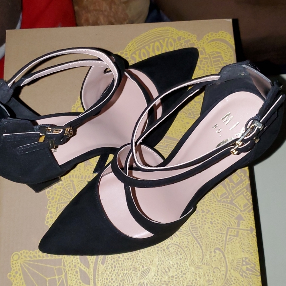 Heels - Picture 2 of 3